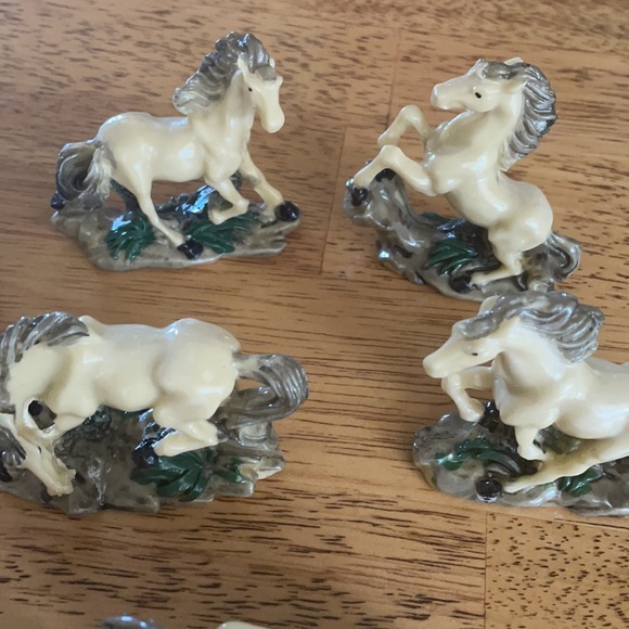 Symbol of happiness 8 horses figurines - Picture 2 of 7